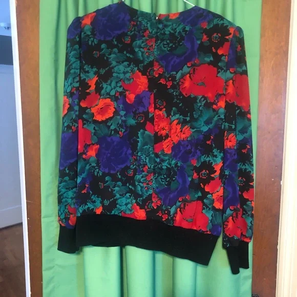 Floral vintage sweatshirt style top - Picture 3 of 8